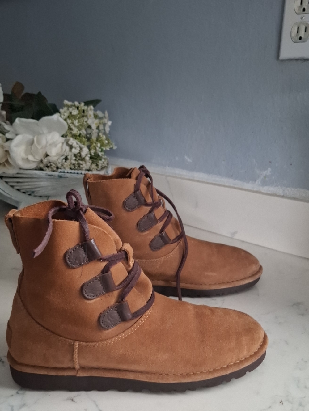 Ugg Womens Chestnut Suede Lace-Up Ankle Boots